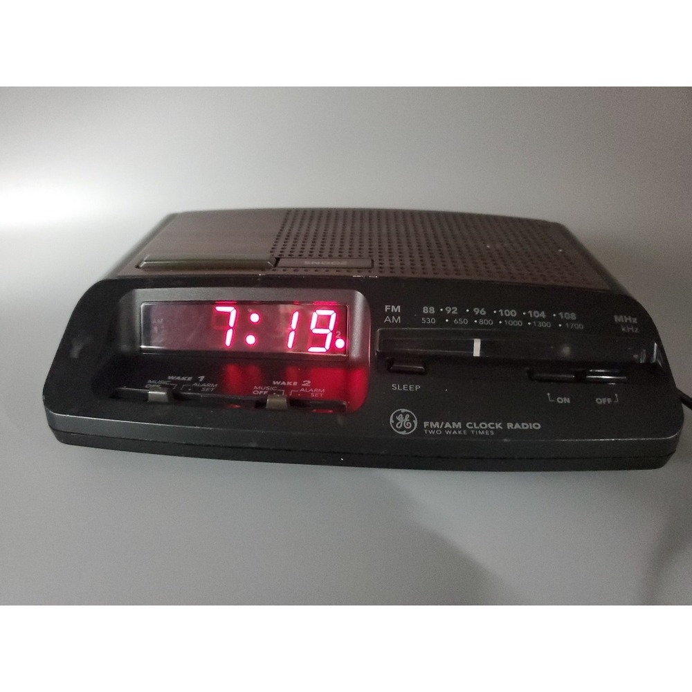 Vtg GE 7-4621A Digital AM/FM Clock Radio Tested & Working 2 Alarms Retro 80s